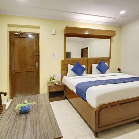 Hotel The Eden Park Noida Exterior photo