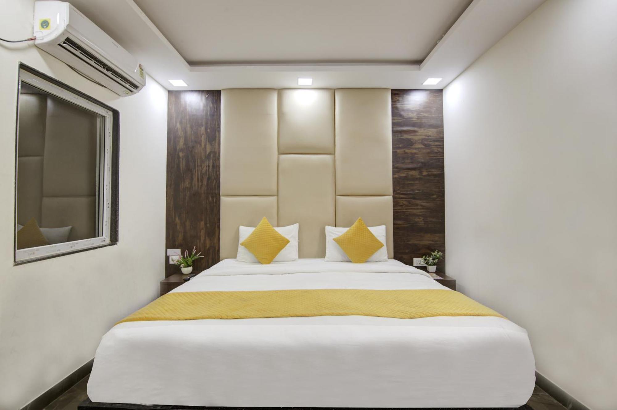 Hotel The Eden Park Noida Exterior photo