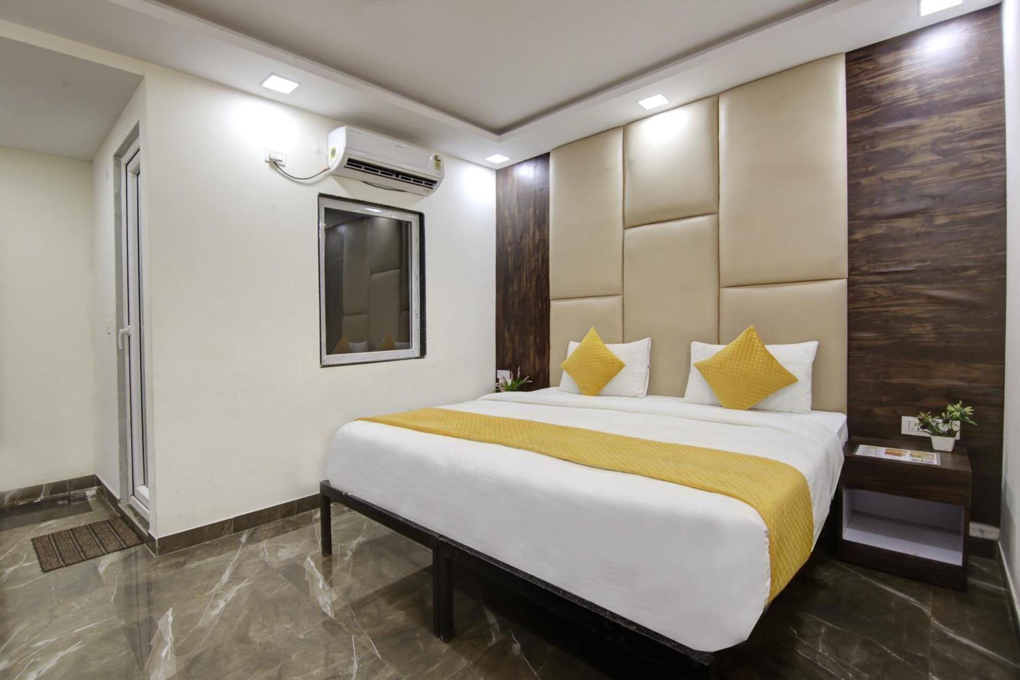 Hotel The Eden Park Noida Exterior photo